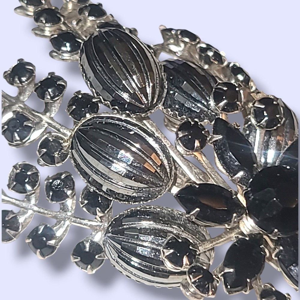 Vintage Black Rhinestone Floral Spray‎ Brooch Silver Tone Glass Pin Mid Century - Picture 3 of 6
